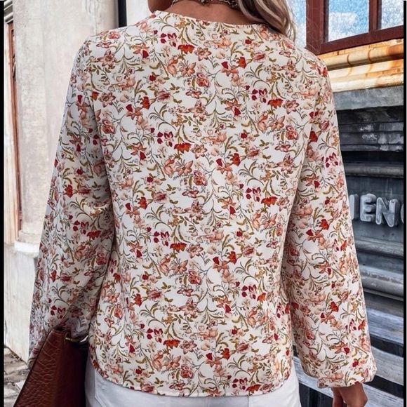New  deep v neck floral print top - Picture 5 of 6
